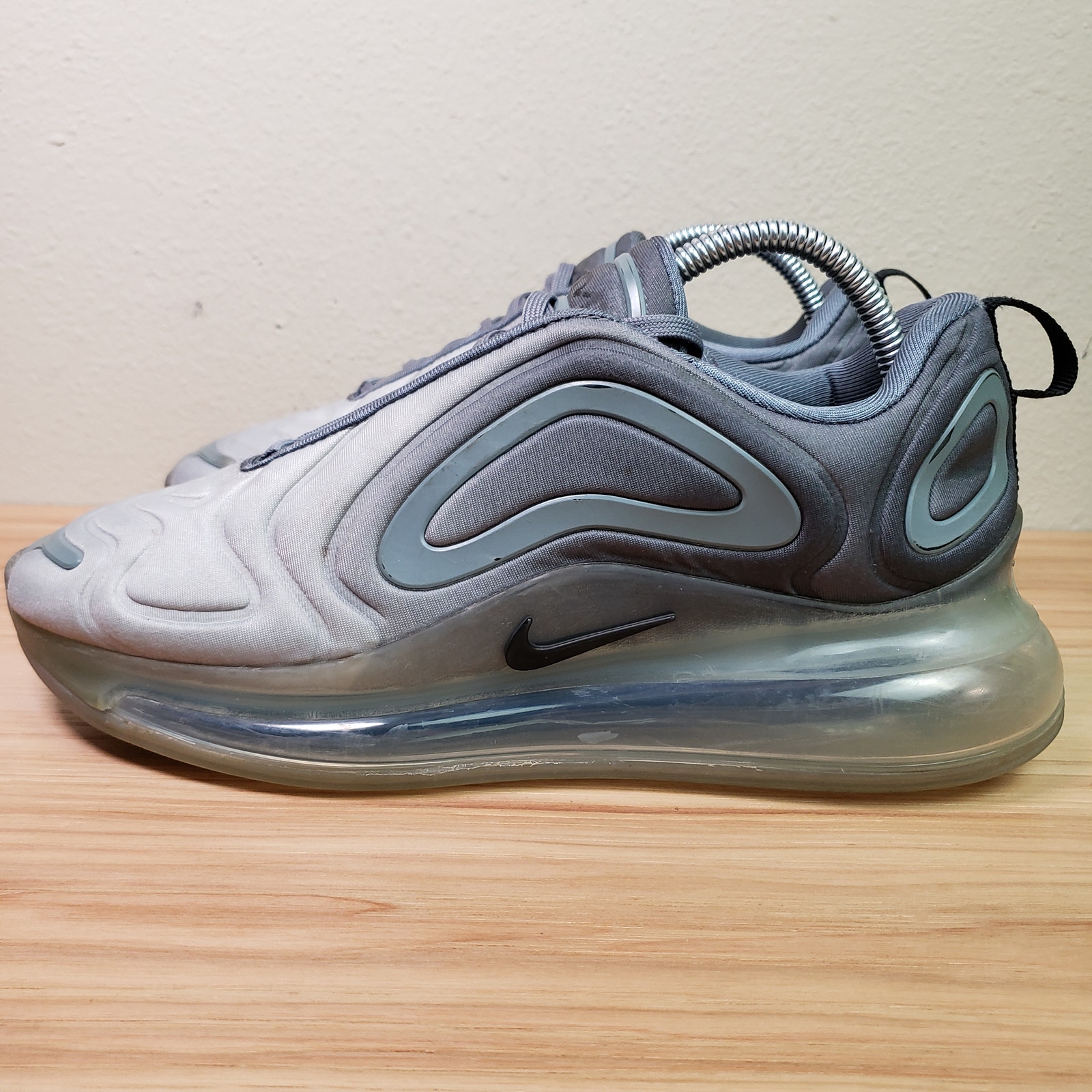 Nike Men's 8.5 Air Max 270 Metallic Silver Sneakers Comfort Lifestyle Sporty